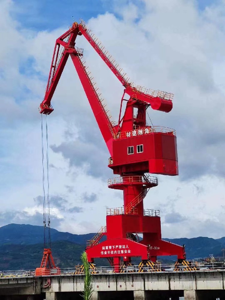 港口固定式吊機(jī)部件保養(yǎng)時(shí)的注意事項(xiàng)一般有哪些？